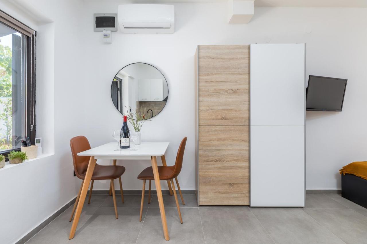 3 Minutes From The Beach: Lovely Studio Apartment Pula Zewnętrze zdjęcie