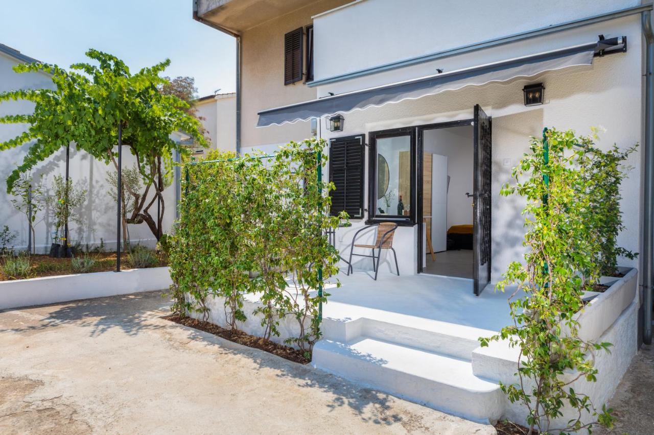 3 Minutes From The Beach: Lovely Studio Apartment Pula Zewnętrze zdjęcie
